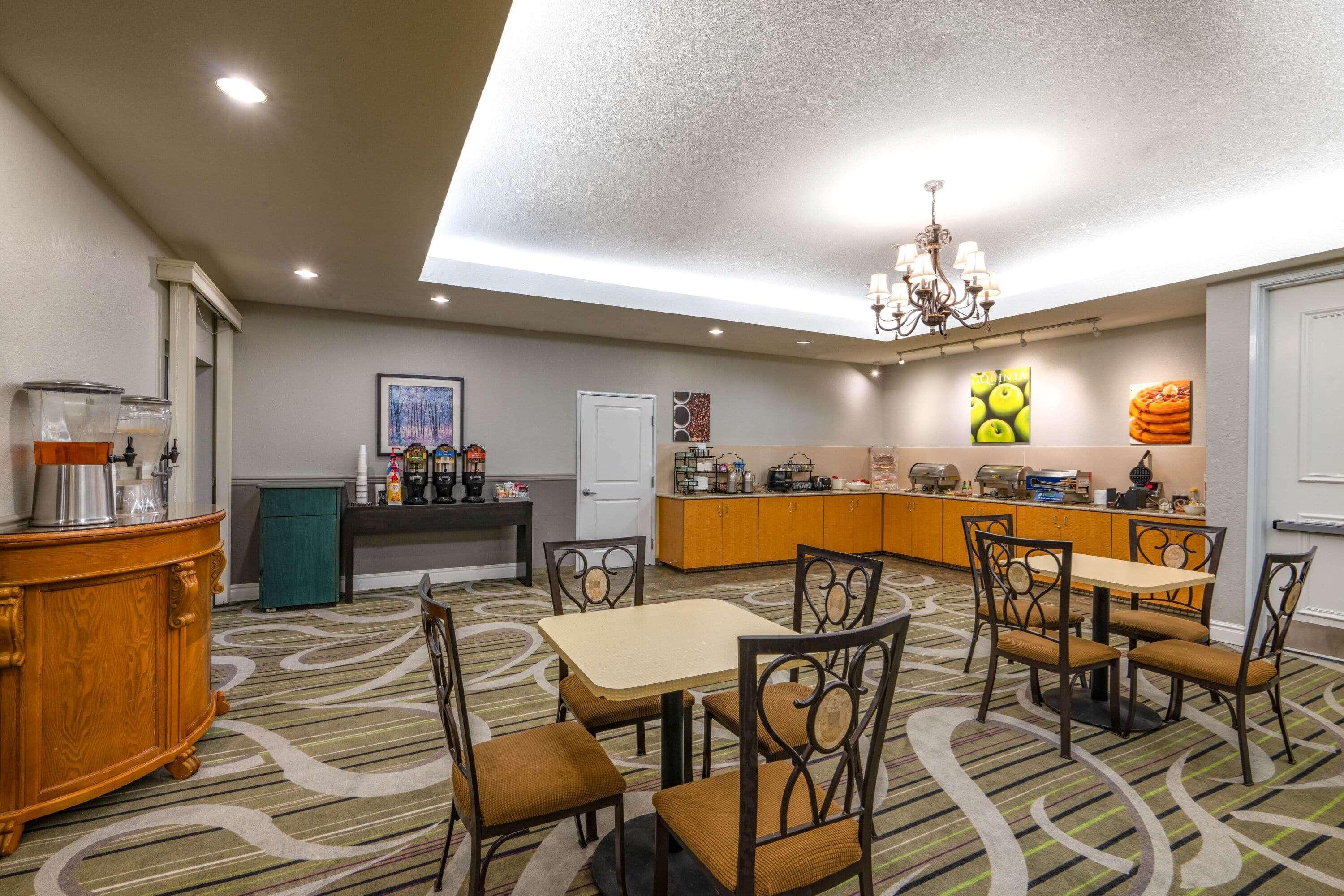 La Quinta Inn & Suites By Wyndham Loveland Estes Park Bagian luar foto