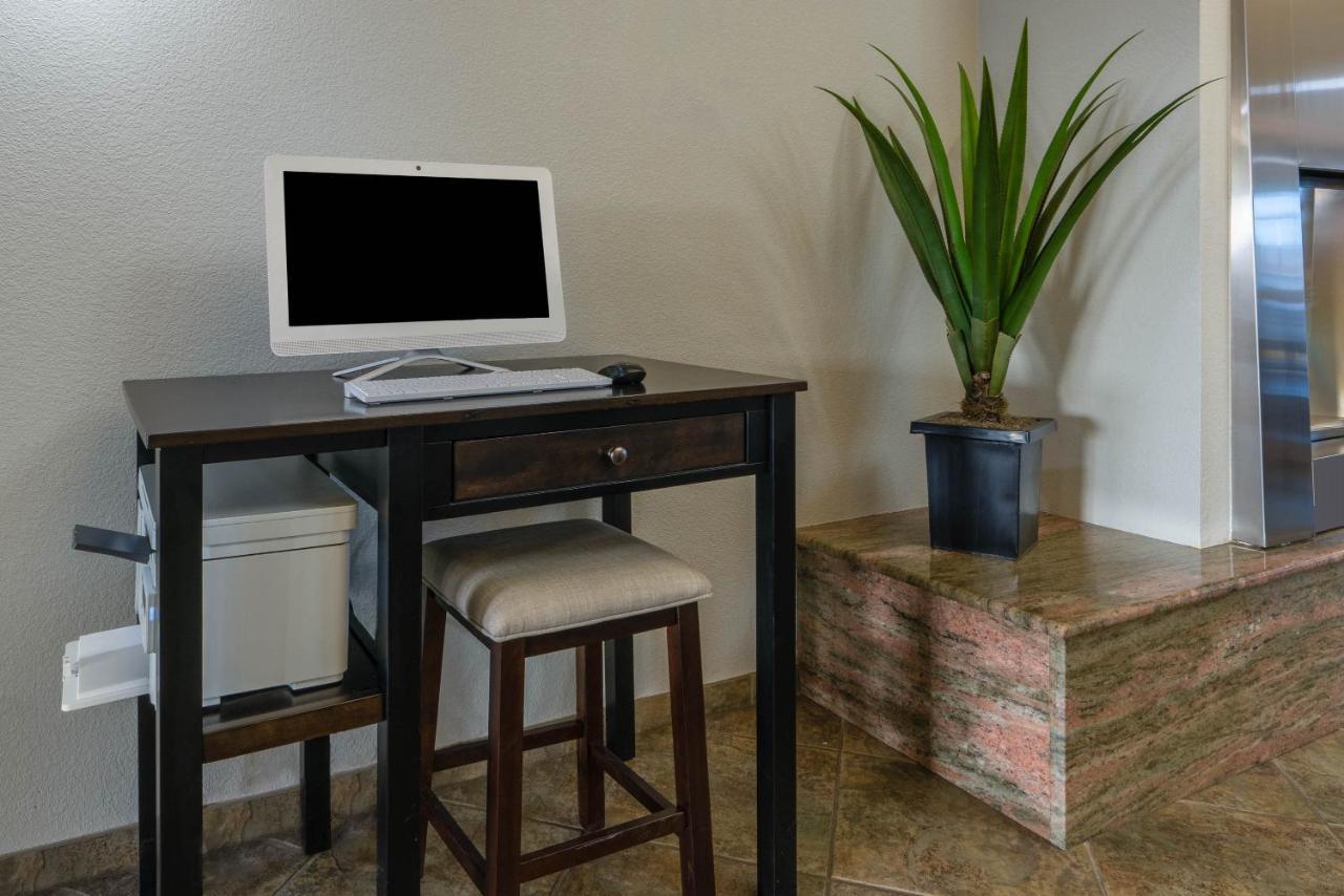La Quinta Inn & Suites By Wyndham Loveland Estes Park Bagian luar foto