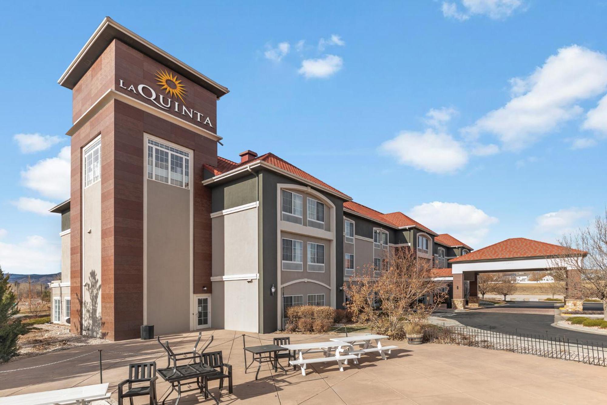 La Quinta Inn & Suites By Wyndham Loveland Estes Park Bagian luar foto