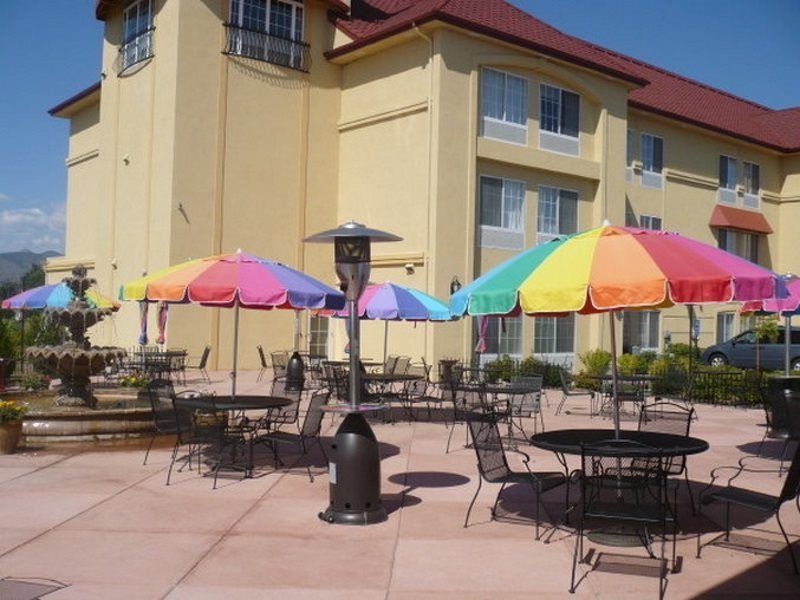 La Quinta Inn & Suites By Wyndham Loveland Estes Park Bagian luar foto