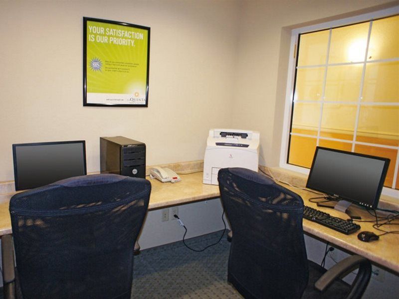 La Quinta Inn & Suites By Wyndham Loveland Estes Park Bagian luar foto