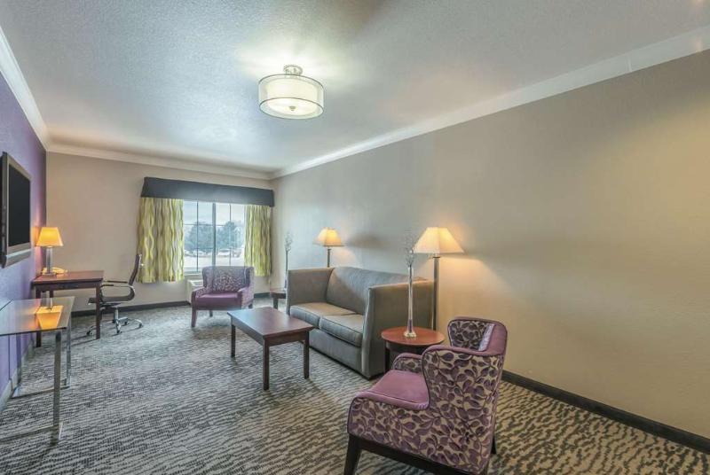 La Quinta Inn & Suites By Wyndham Loveland Estes Park Bagian luar foto