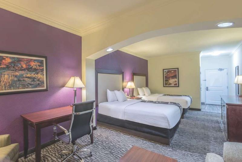 La Quinta Inn & Suites By Wyndham Loveland Estes Park Bagian luar foto