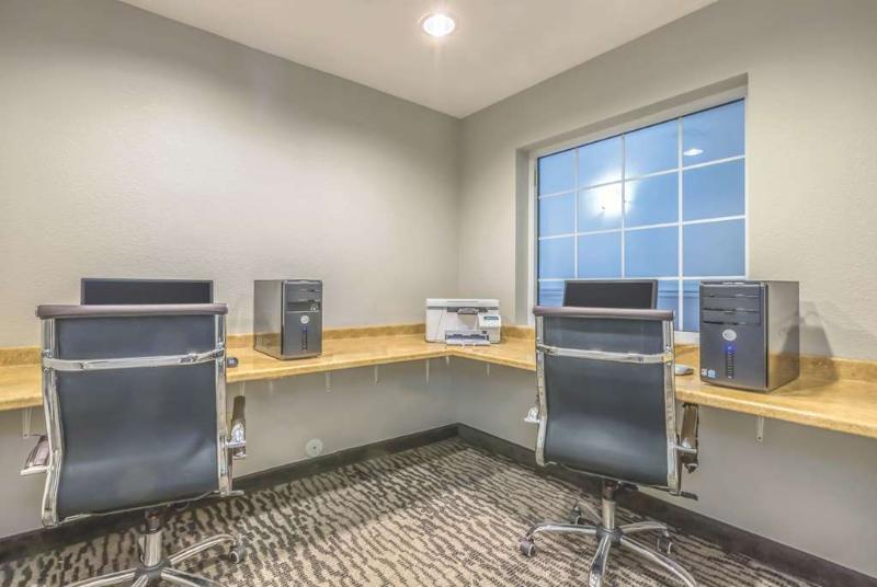 La Quinta Inn & Suites By Wyndham Loveland Estes Park Bagian luar foto