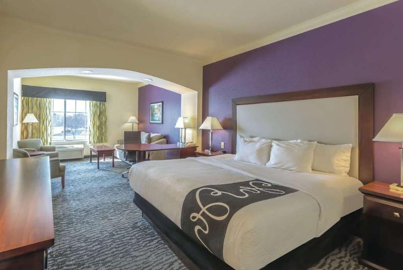 La Quinta Inn & Suites By Wyndham Loveland Estes Park Bagian luar foto